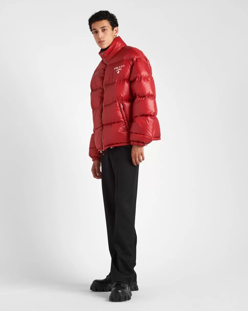 Best Prada Kurze Daunenjacke Aus Re-nylon Rot